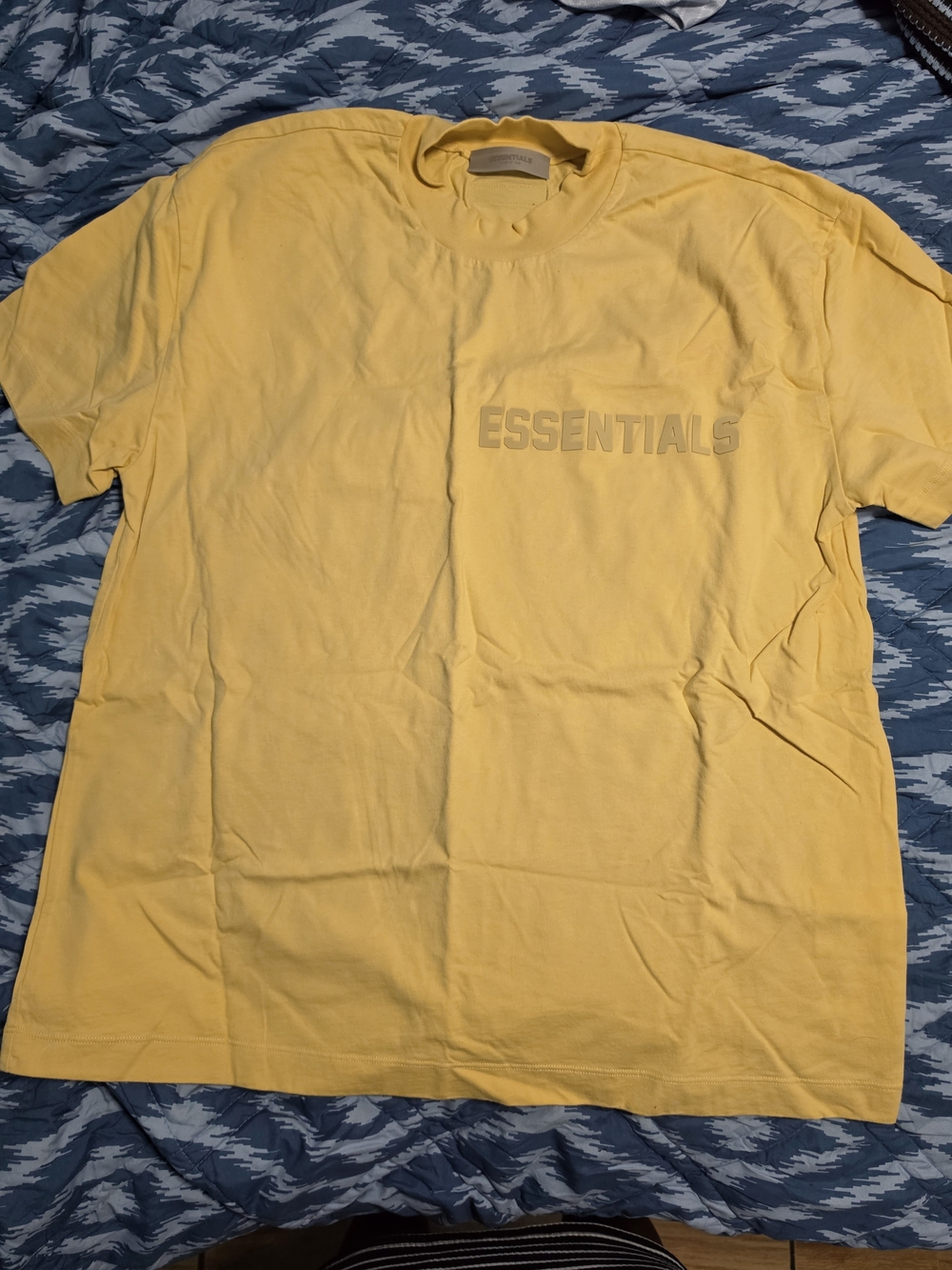 Essentials Yellow Logo Short Sleeve Tee Men's Size Large
